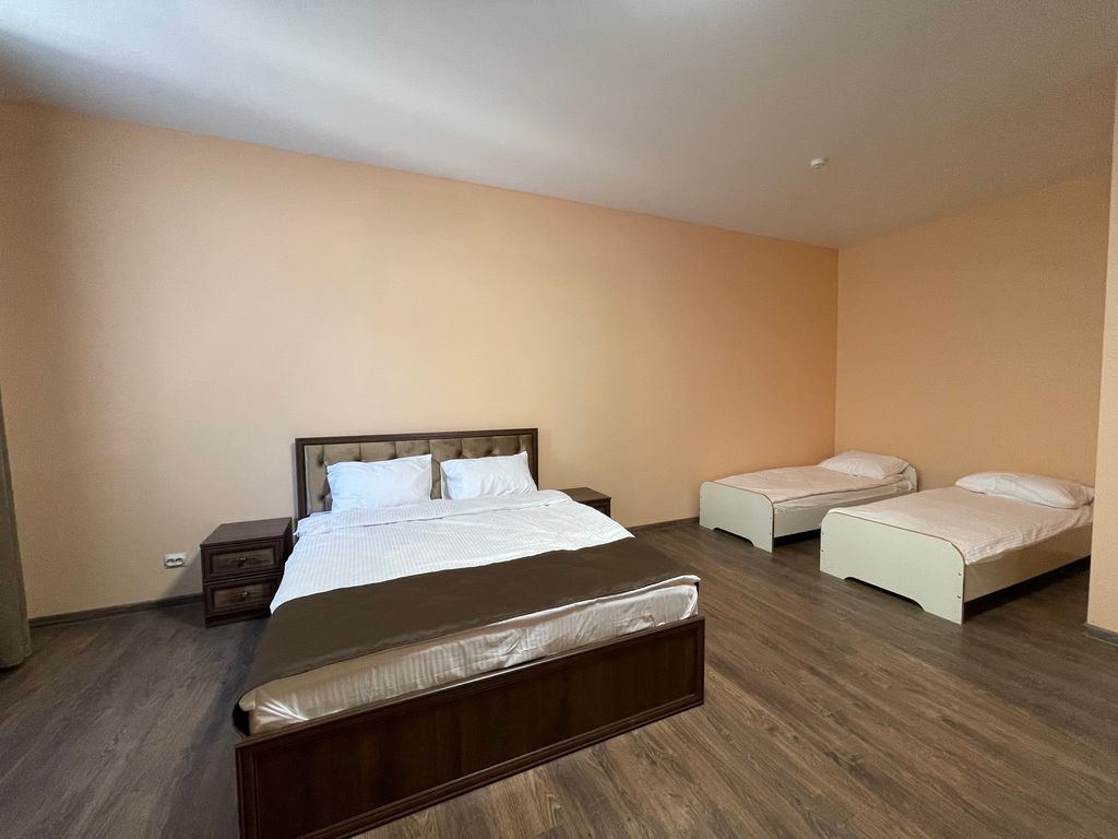 Gorky — Семейный номер четырехместный