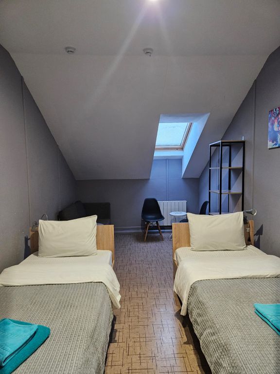 На Япеева — Двухместный номер с 2 отдельными кроватями с кондиционером, с удобствами на блок, без TV