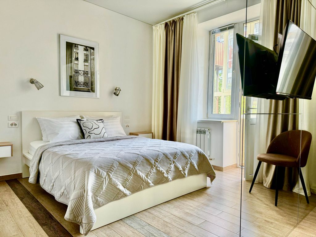 Призма — Четырёхместный номер двухкомнатный Люкс