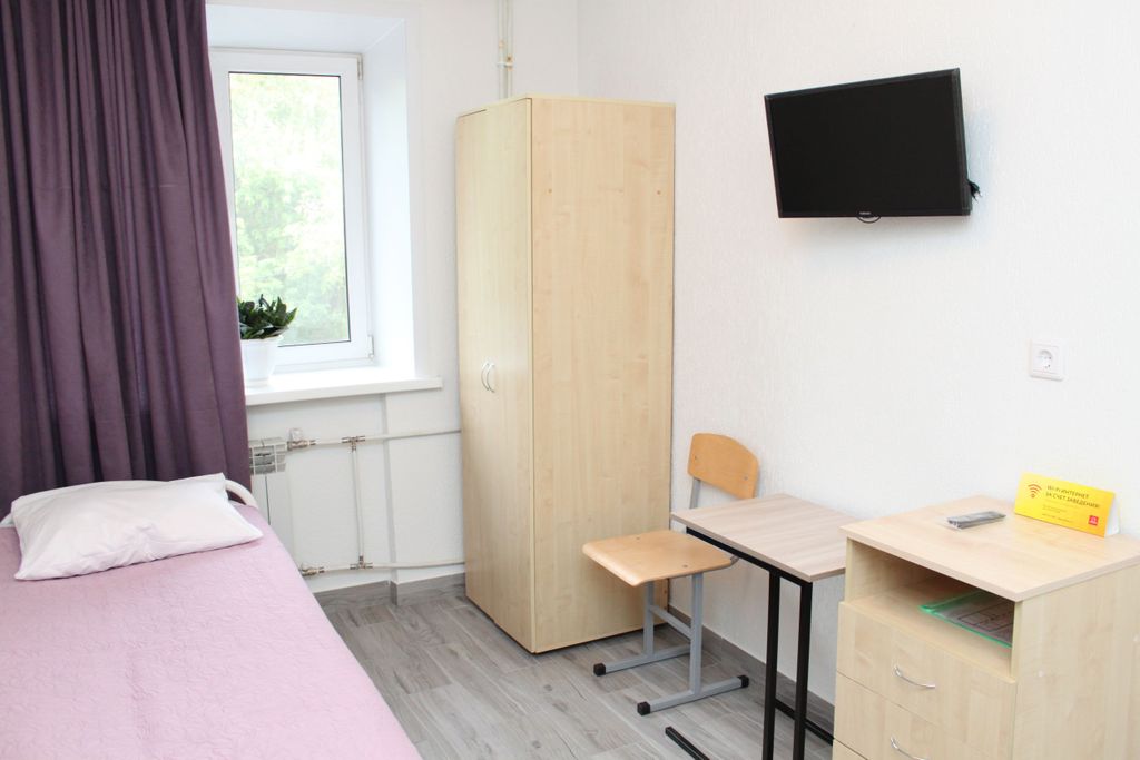 Нефтяник — Одноместный номер улучшенный номер в Хостеле Комфорт