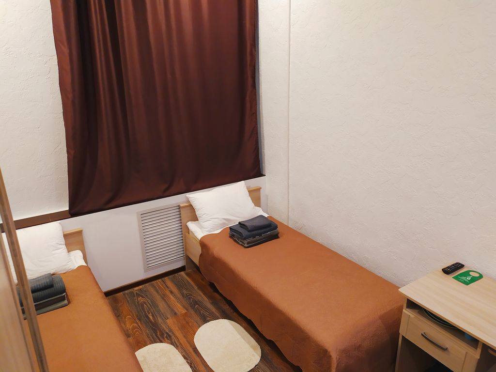 У Политехнической — Двухместный номер с 2 отдельными кроватями эконом