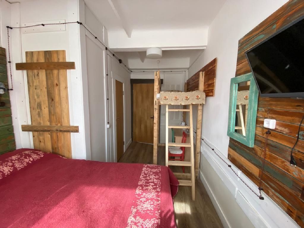 Каморка с лежанкой — Трёхместный номер стандарт