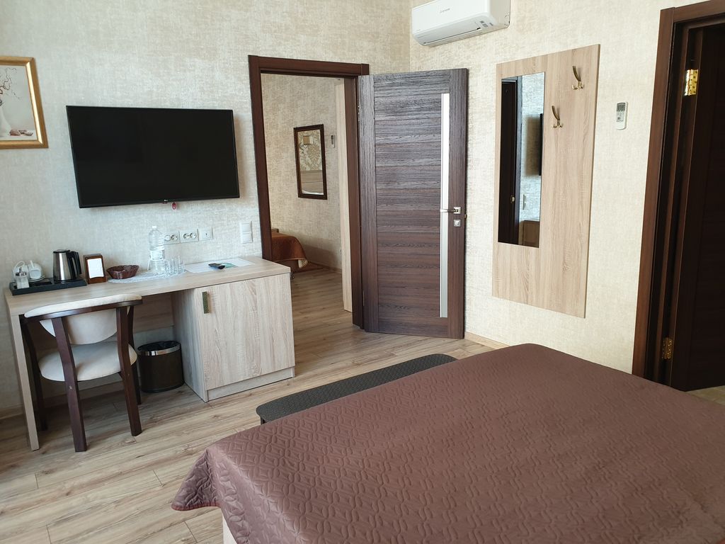 Annette Celentano — Семейный номер люкс