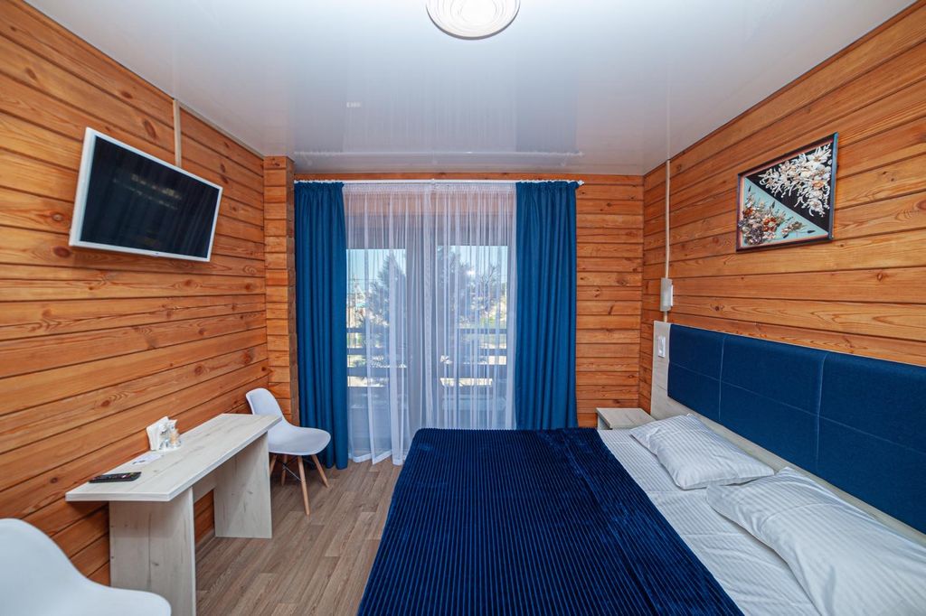 Крымское  поместье — Двухместный номер с 1 кроватью студия 1, первый этаж, отельный вход