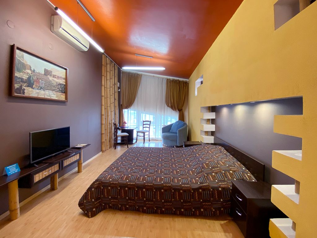 Турист — Двухместный номер с 1 кроватью  высшей категории студия Африка