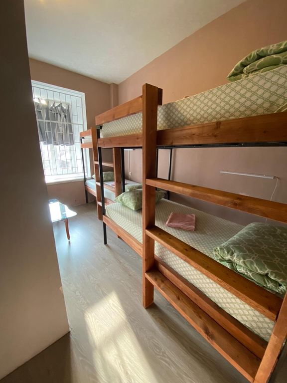 У Кремля НН — Четырёхместный номер мини-комната с окном