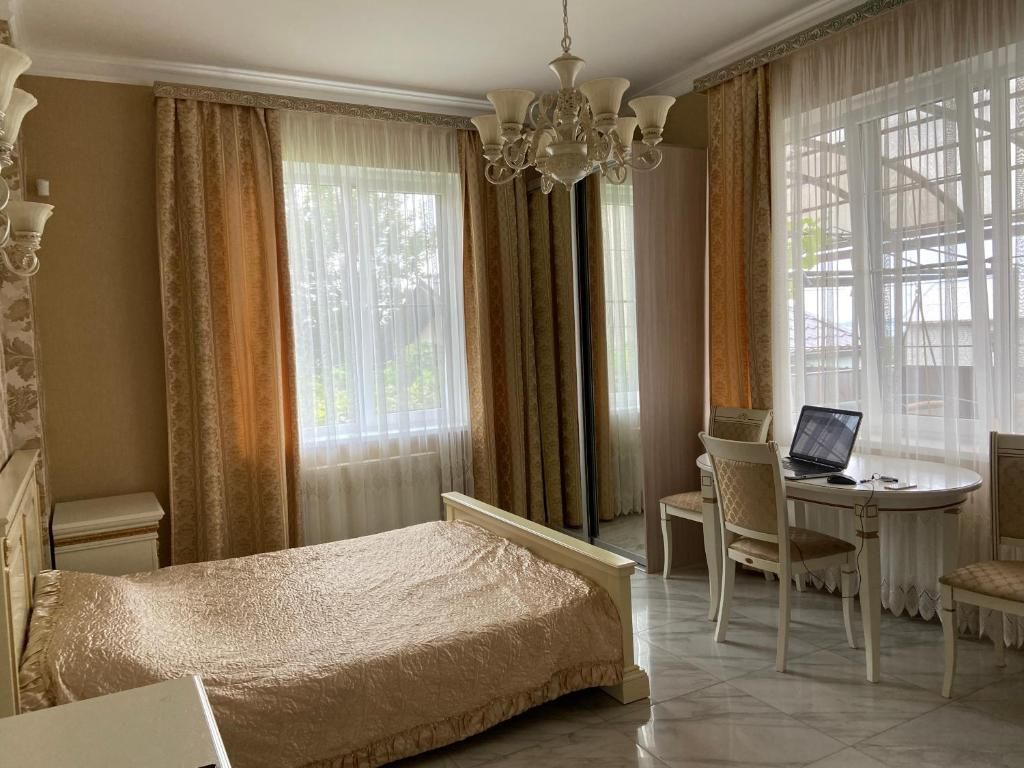 Вилла Александр — Семейный номер Двухкомнатный люкс с террасой и кухней