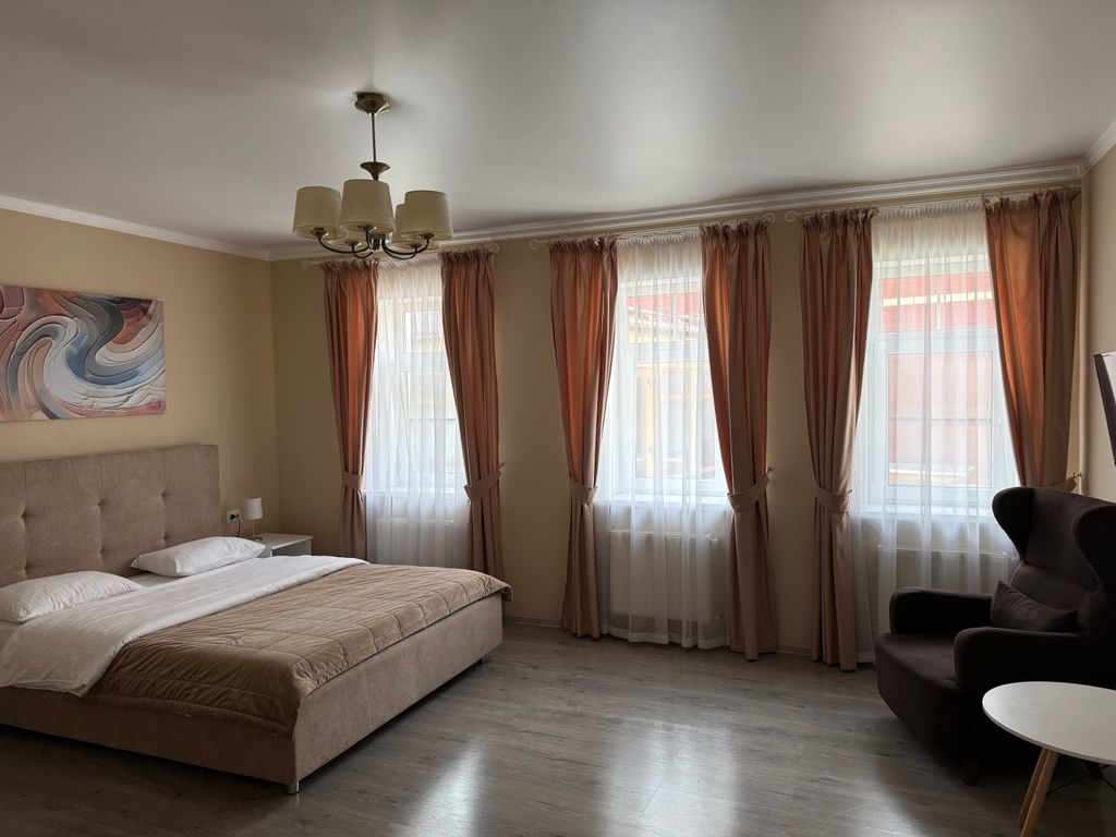 Царедворье — Трёхместный номер Улучшенный стандартный