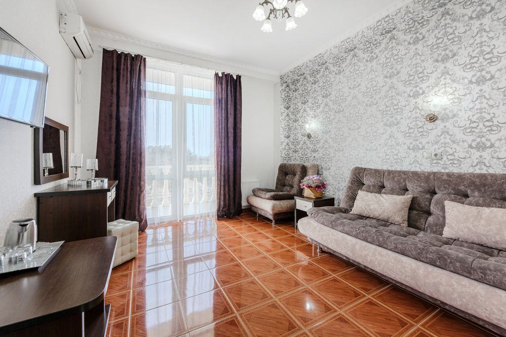 Кронос — Семейный номер 2-х комнатный люкс с видом на море