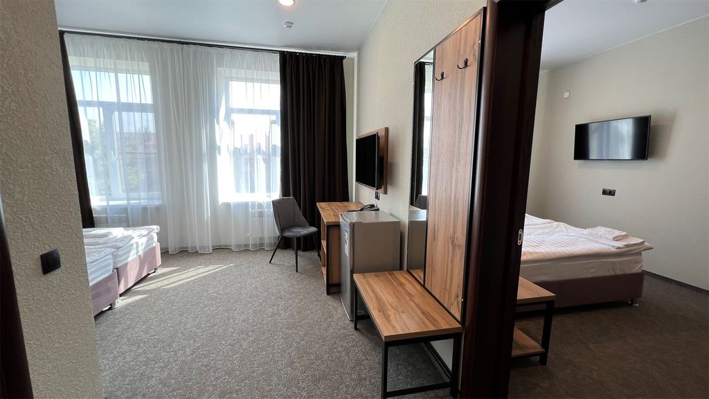 Парк-Отель Нальчик — Четырёхместный номер комфорт 2х комнатный