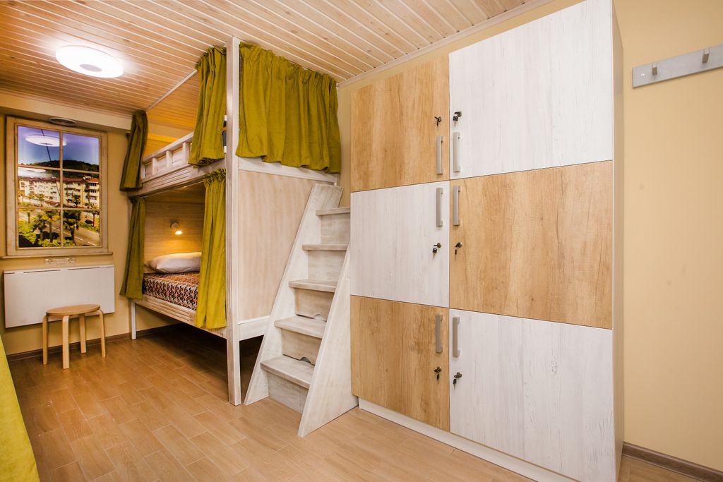 Хостел Станция - Station — Многоместный женский номер спальное место на двухъярусной кровати