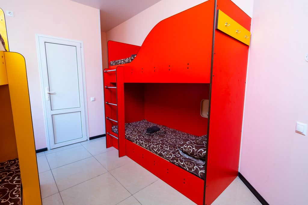 Туапсе — Семейный номер 4-х местный с кондиционером, душем и туалетом