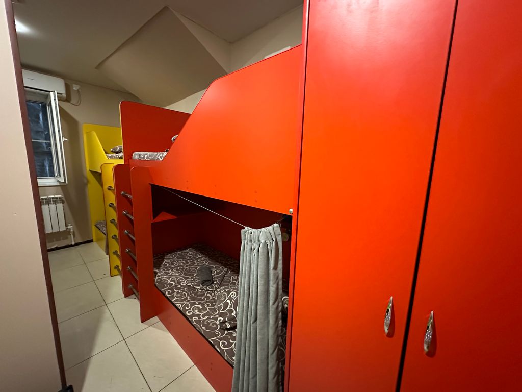 Туапсе — Семейный номер 6-местный семейный номер с кондиционером, душем и туалетом