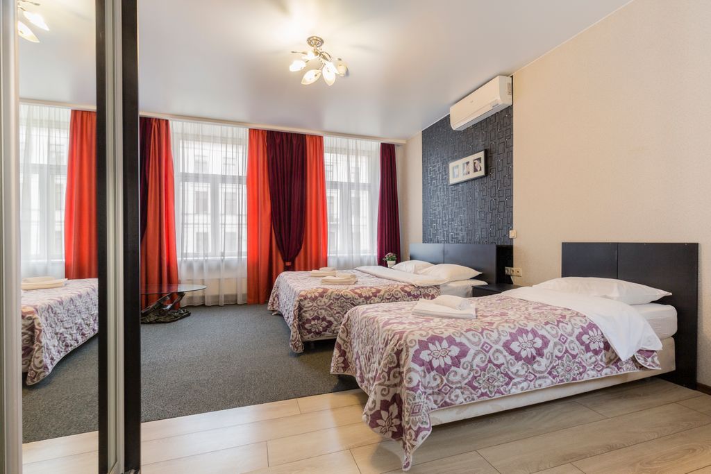 Амбер — Трёхместный номер люкс с видом на город