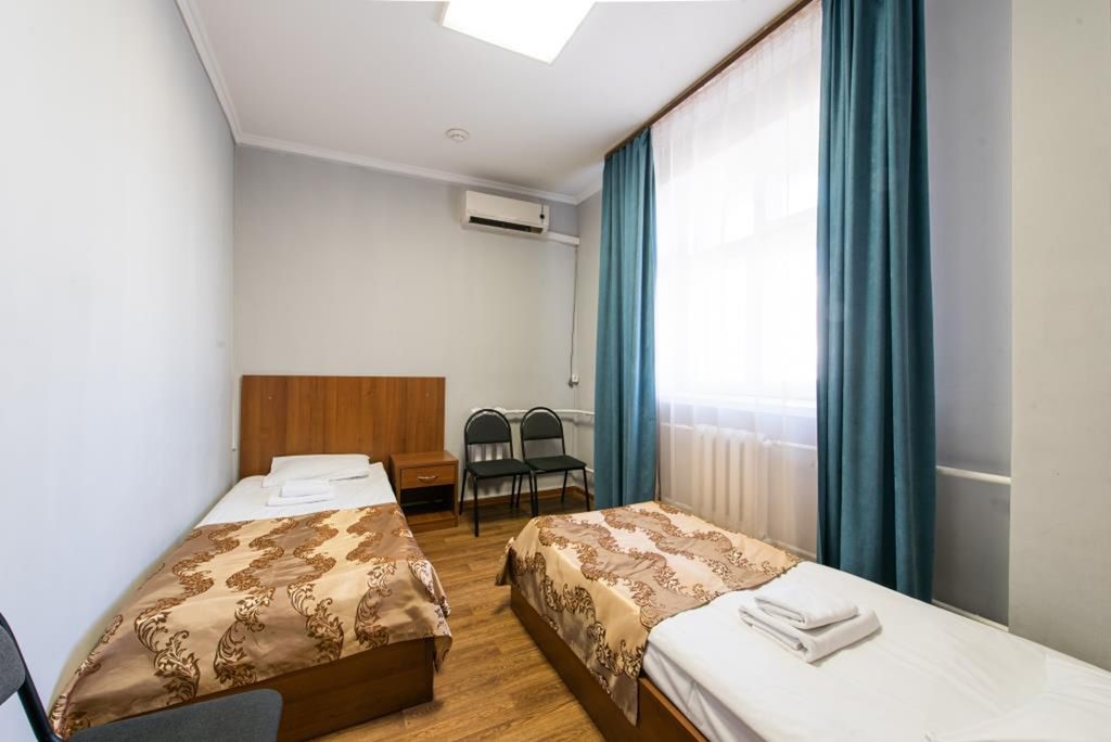 Азалия на Московской — Четырёхместный номер  с кондиционером (2 комнаты)