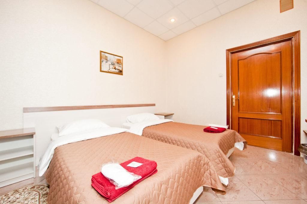 Ладомир на Филях — Двухместный номер с 2 отдельными кроватями эконом с общей ванной комнатой