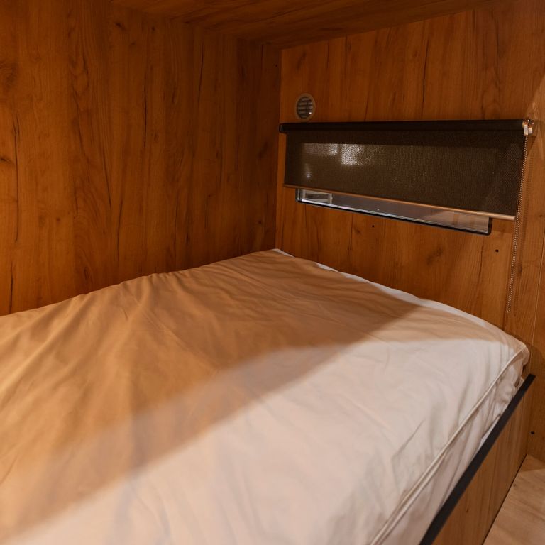 Fox — Двухместный номер с 1 кроватью капсула верхняя