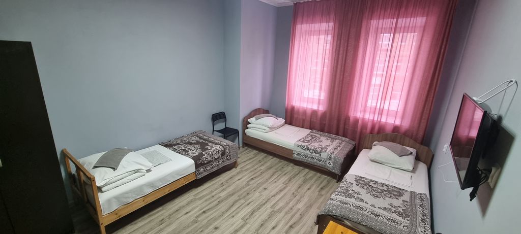 Акспай — Семейный номер пятиместный эконом с общей ванной комнатой