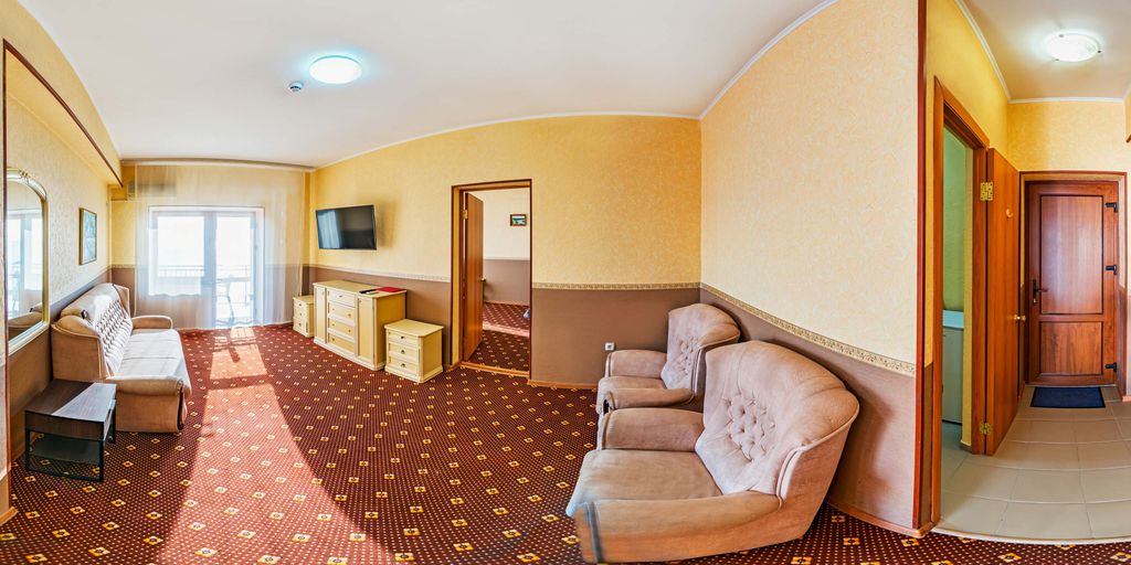 Фламинго — Четырёхместный номер люкс с видом на море