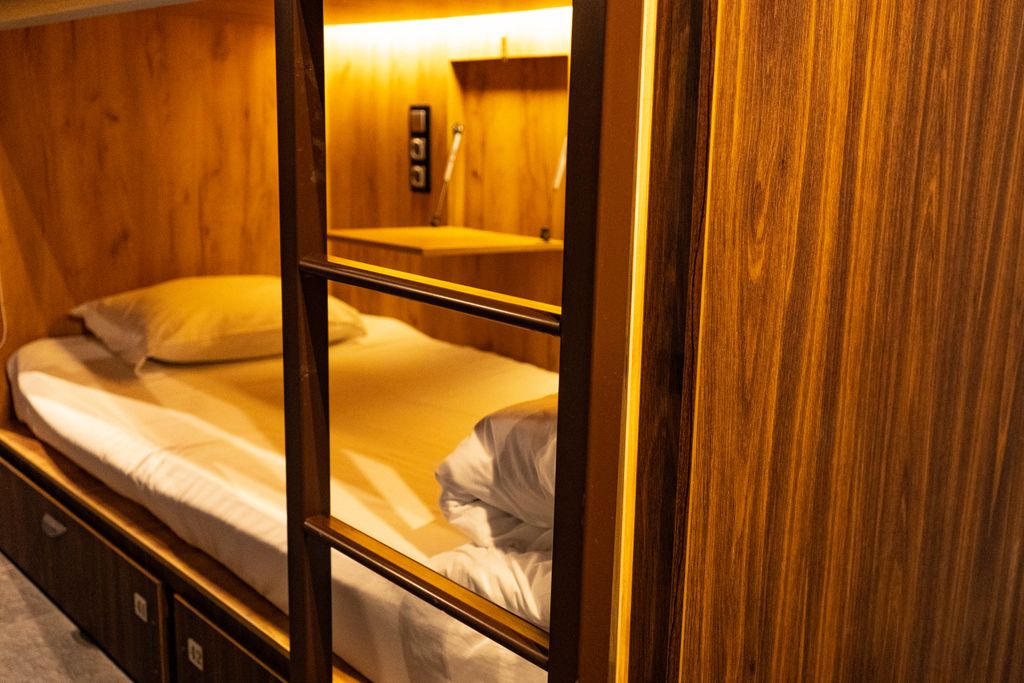 Багратион — Многоместный смешанный номер Капсула в общем 8-ми местном номере