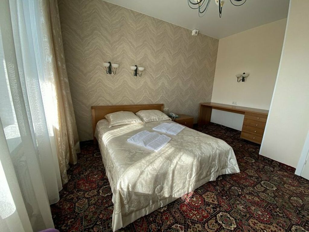 Гостевой Дом — Апартаменты со спальней и балконом