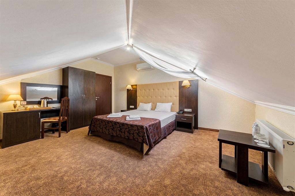 Oscar — Четырёхместный номер люкс на мансарде