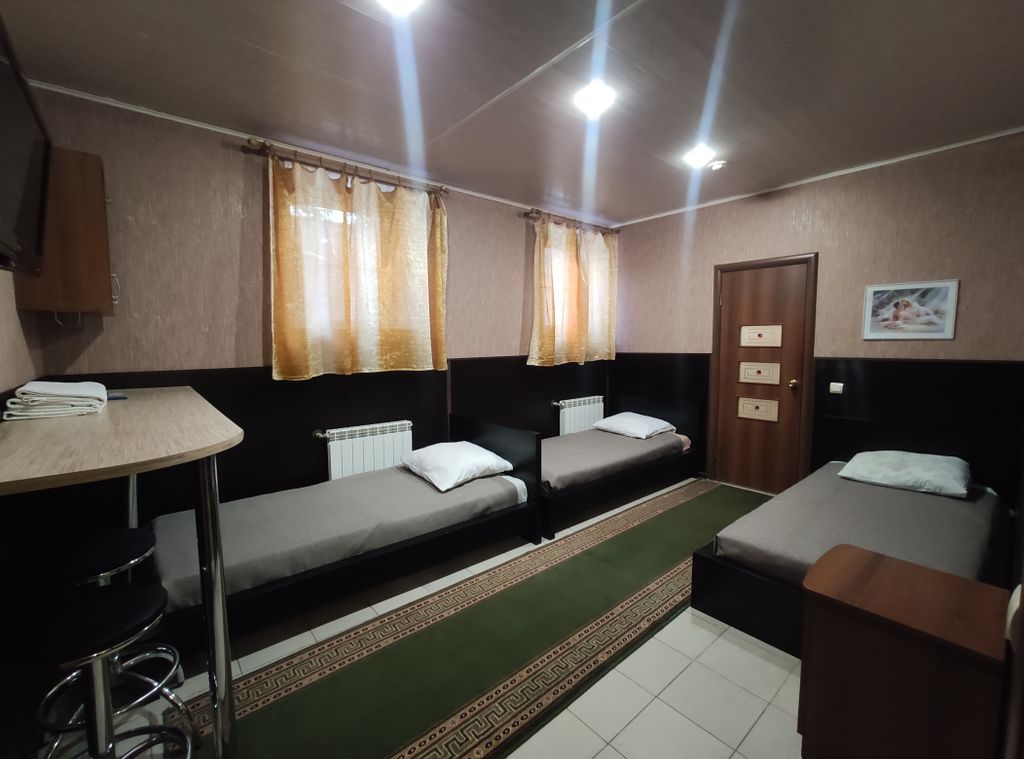 Мотостоп — Трёхместный номер стандарт эконом №1