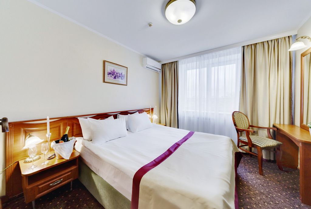 Полюстрово — Четырёхместный номер люкс двухкомнатный