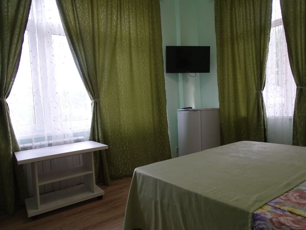 Югория — Трёхместный номер комфорт, с видом на горы, два окна