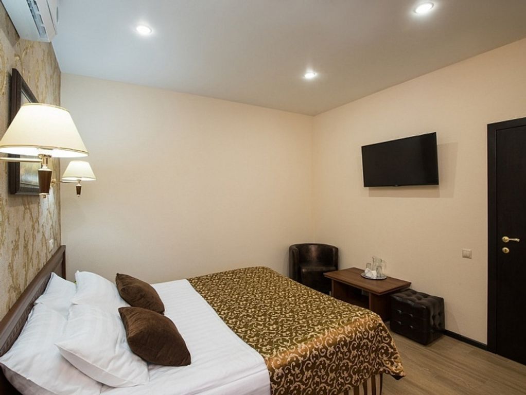 Суворов — Четырёхместный номер люкс с балконом