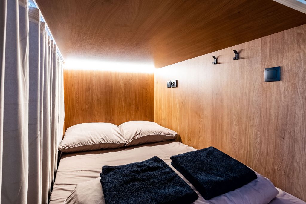 Грифон — Одноместный номер капсула улучшенная верхняя