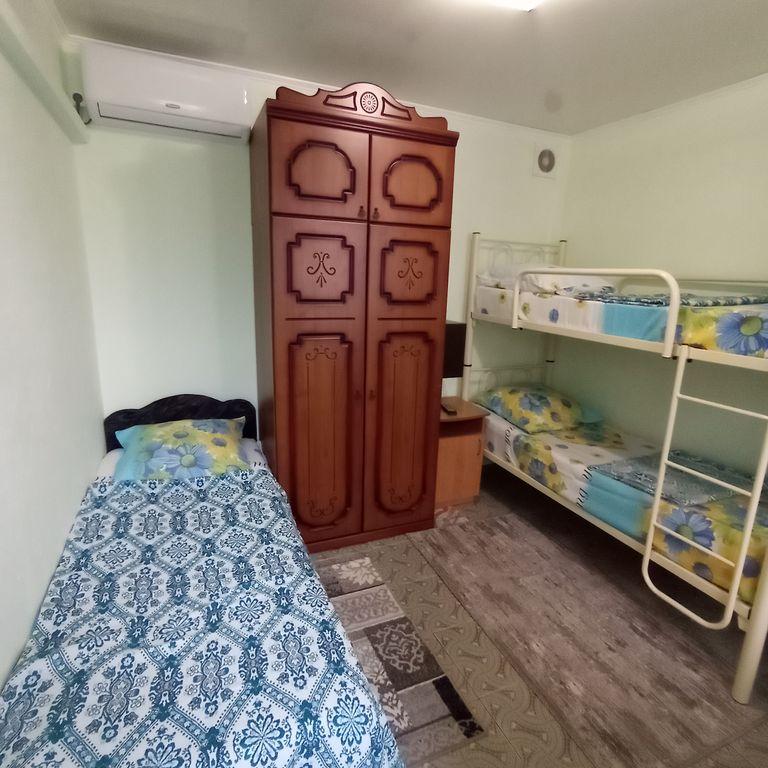 Уютный дворик — Трёхместный номер эконом-3