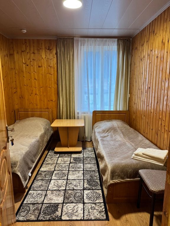 Лотос — Двухместный номер с 2 отдельными кроватями эконом с видом на горы