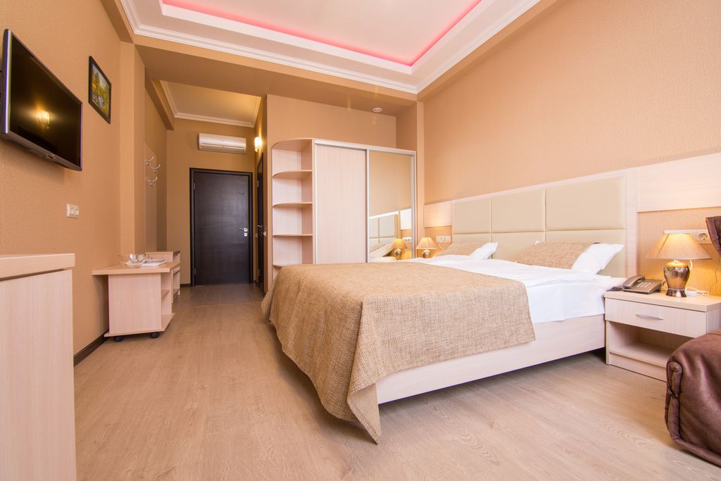 Гранд Аеро — Трёхместный номер с видом на город