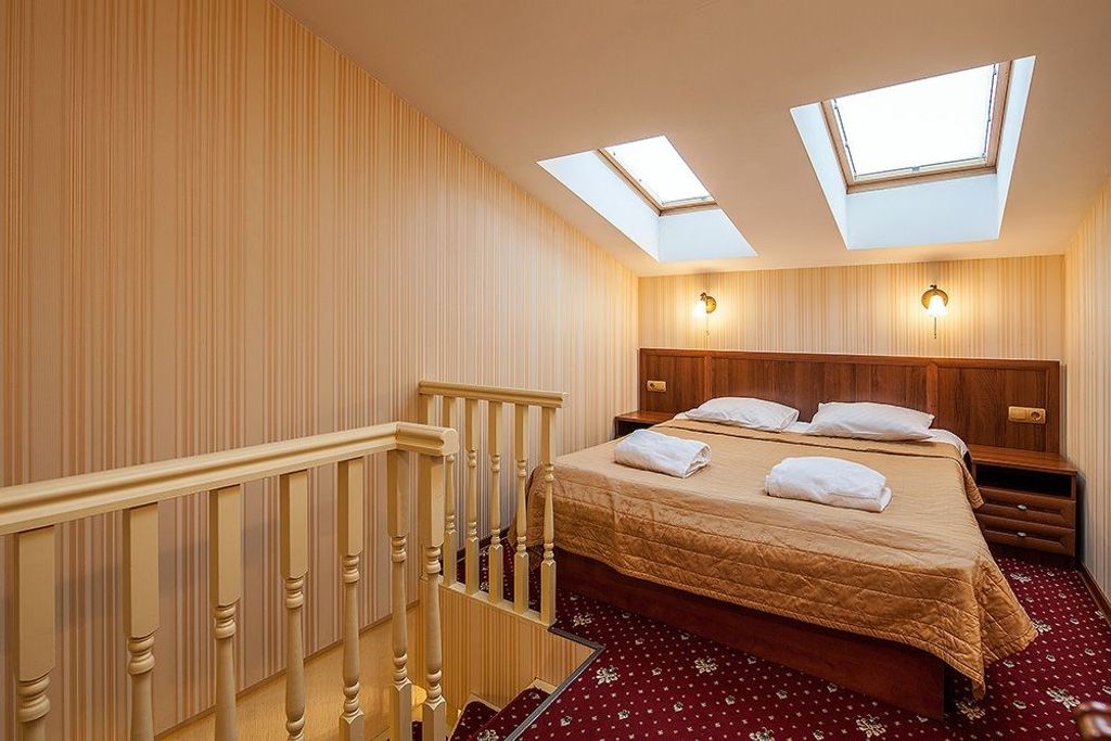 Мойка 5 — Четырёхместный номер двухуровневый люкс с сауной и джакузи