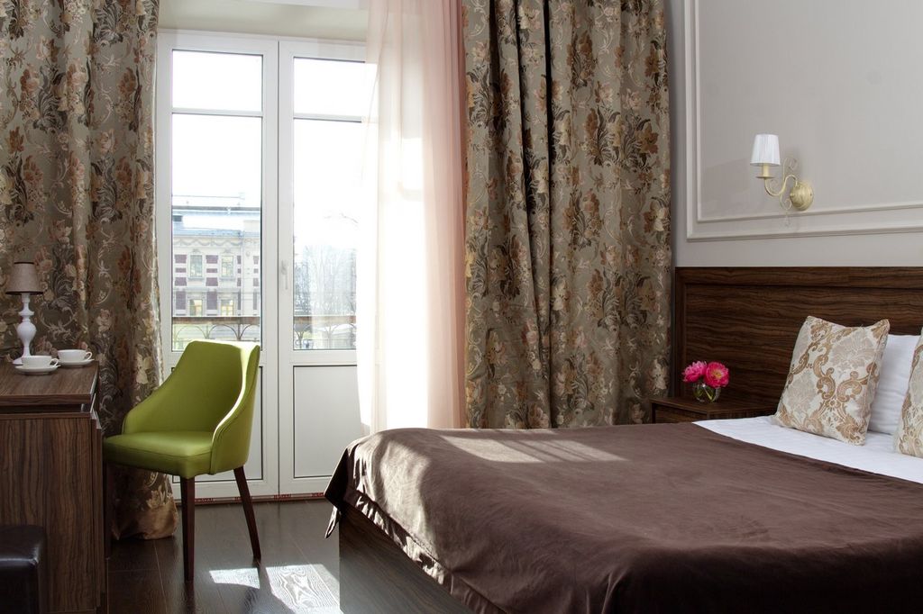 Золотой Век — Двухместный номер с 1 кроватью или 2 раздельными Супериор с балконом и видом на Фонтанку