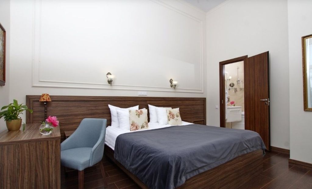 Золотой Век — Четырёхместный номер двухкомнатный люкс с балконом и видом на Фонтанку