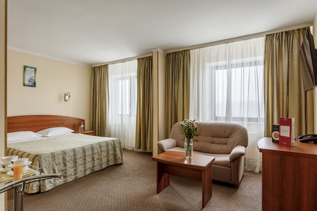 Максима Славия — Семейный номер семейный (Двухспальная кровать + детская двухъярусная)