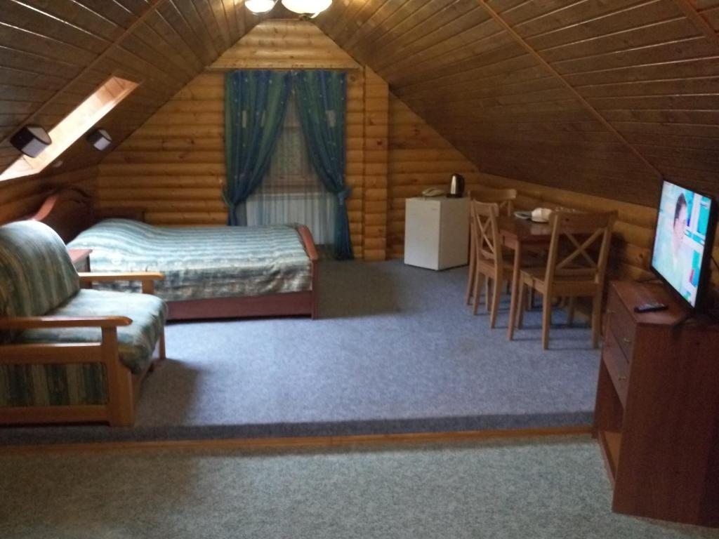 Арючат — Трёхместный номер мансардный люкс