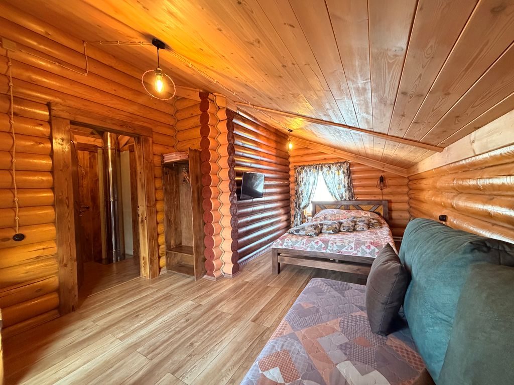 Медоед с Русской Баней — Пятиместный двухкомнатный семейный номер