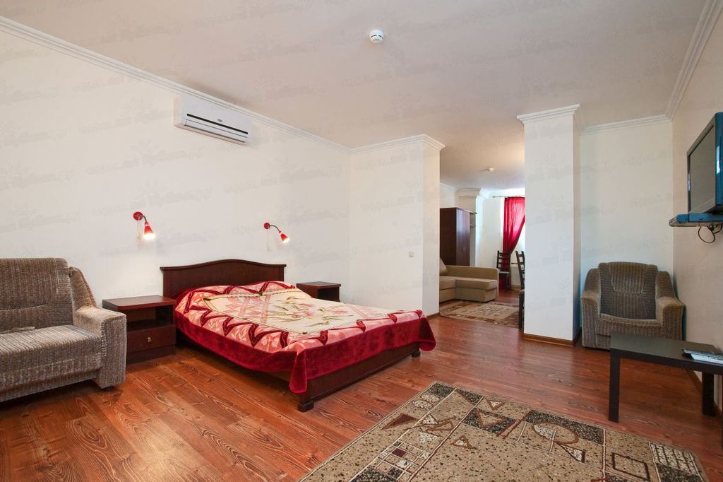 Маркиз — Многоместный смешанный номер полулюкс двухкомнатный