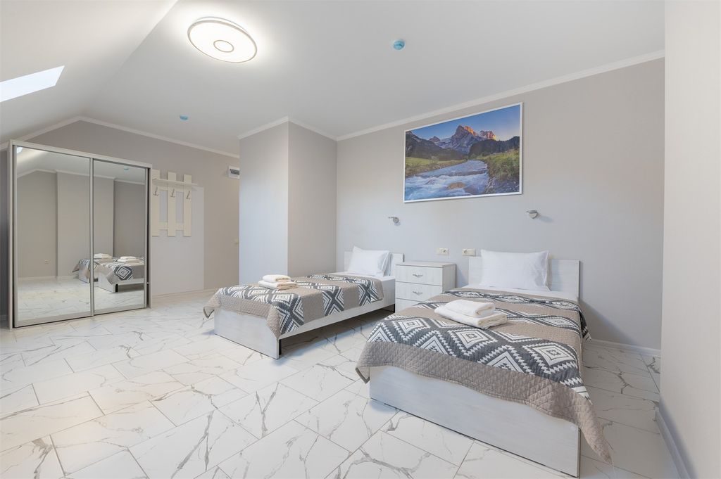 Горная Кадриль — Трёхместный номер Полулюкс, мансарда