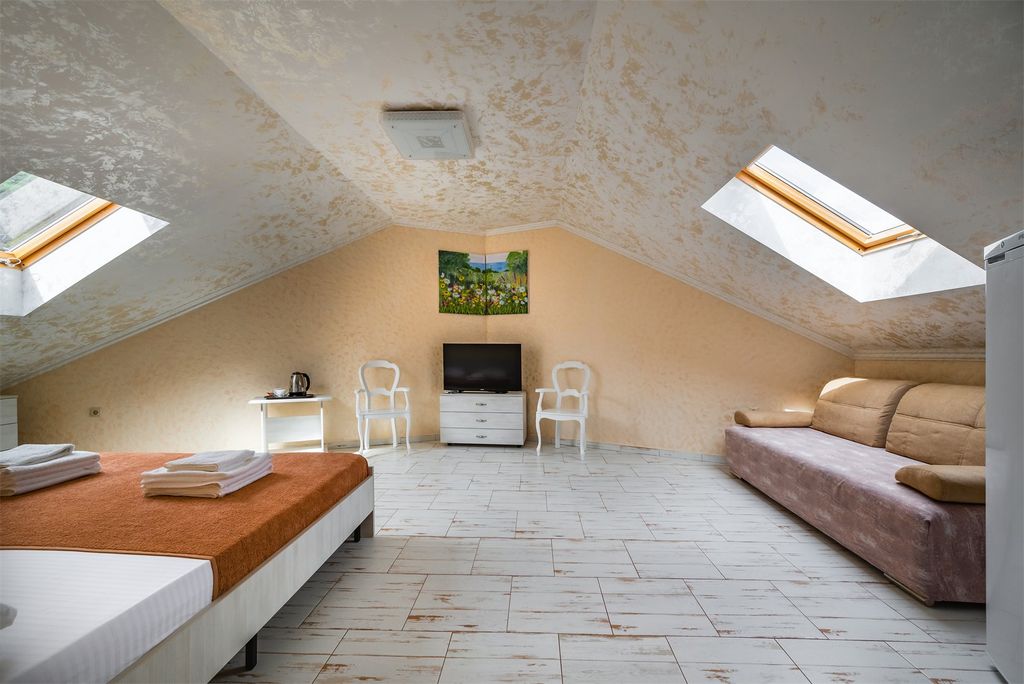 Вальс цветов Редэнс — Четырёхместный номер комфорт с мансардой