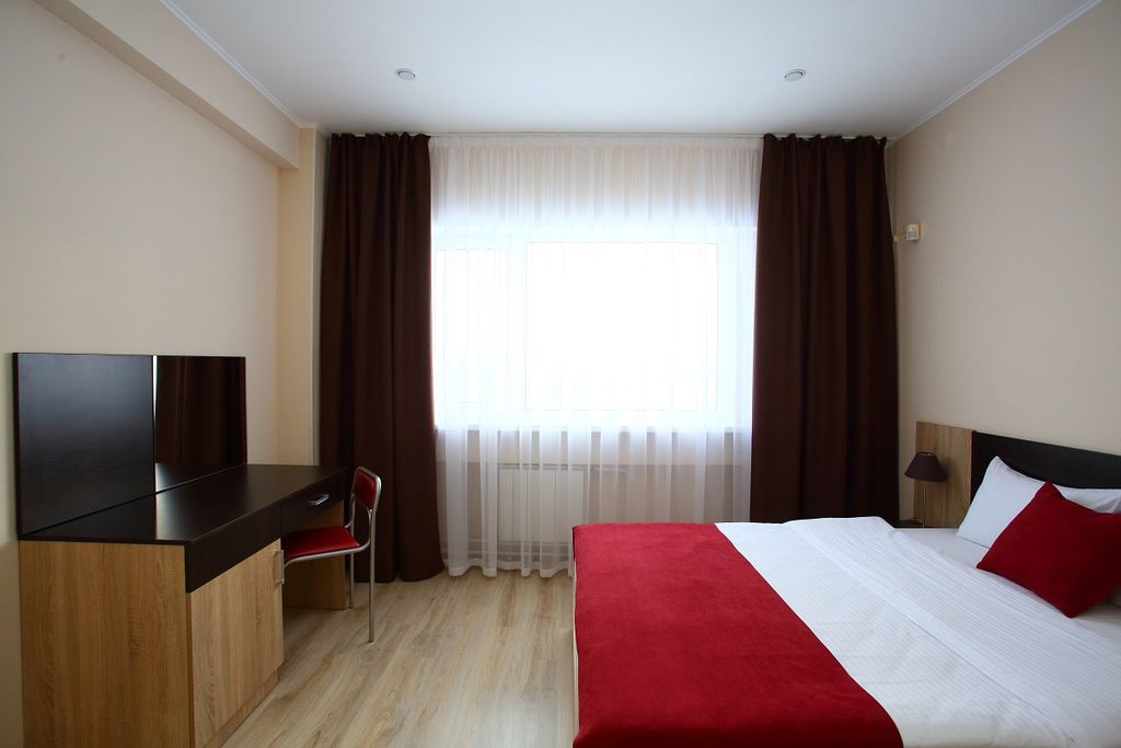 Максим — Двухместный номер с 1 кроватью люкс