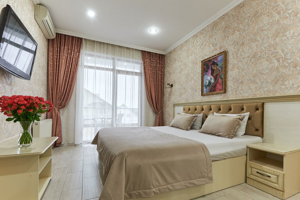 Аркадия + — Трёхместный номер Делюкс с балконом