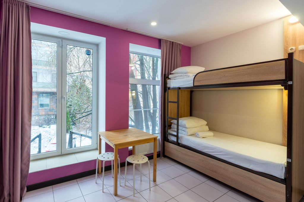 Танский — Многоместный женский номер  смежный с двумя кроватями и своей ванной комнатой