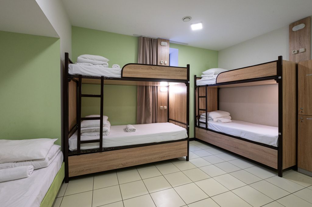 Танский — Многоместный мужской номер смежный с пятью кроватями