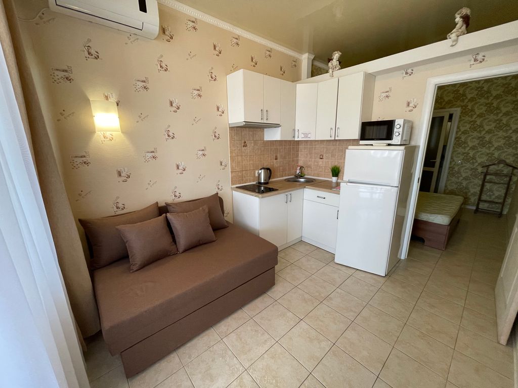 Катран — Четырёхместный номер первый этаж с видом на море