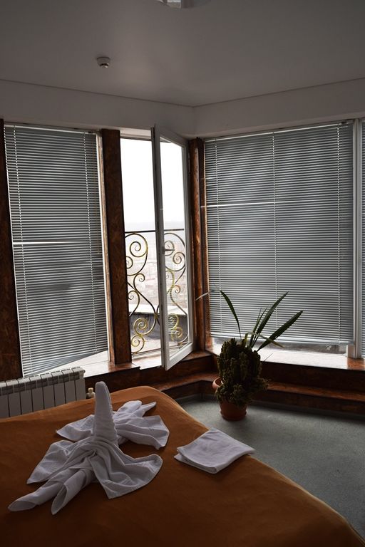 Арт-отель Круиз — Трёхместный номер улучшенный с видом на город