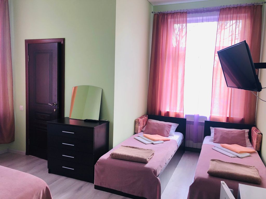 У Маяка — Четырёхместный номер стандарт